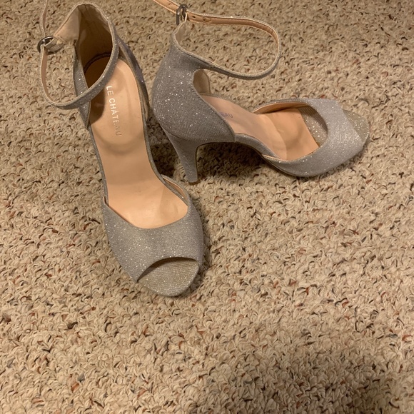 Le Chateau silver shoes - Picture 1 of 3